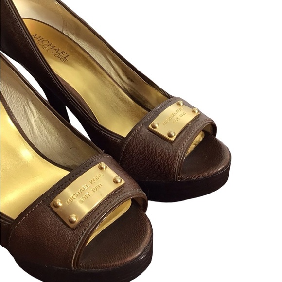 Michael Kors Brown Leather Peep Toe Gold Hardware High Heel Shoes Size 8.5 - Picture 8 of 16